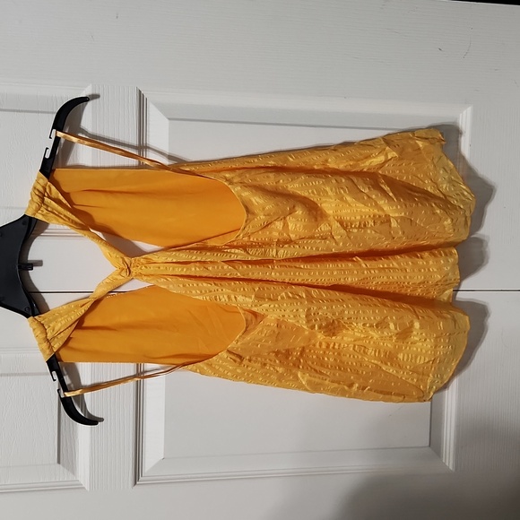 NWOT Frame Crinkled Silk Draped Halter Top. Size L - Picture 4 of 7